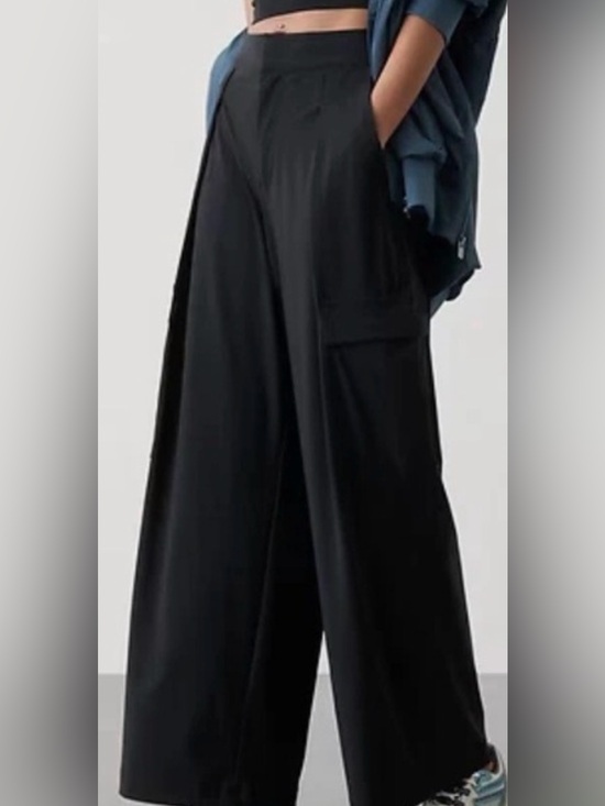 Athleta Pants - Athleta Pinnacle Cargo High Rise Trouser Black 8P Petite Extra Wide Leg 562507